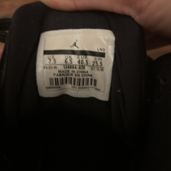 Jordan retro 3 cyber Monday Sneakers - men’s 7.5 / women’s 9 - Picture 3 of 3